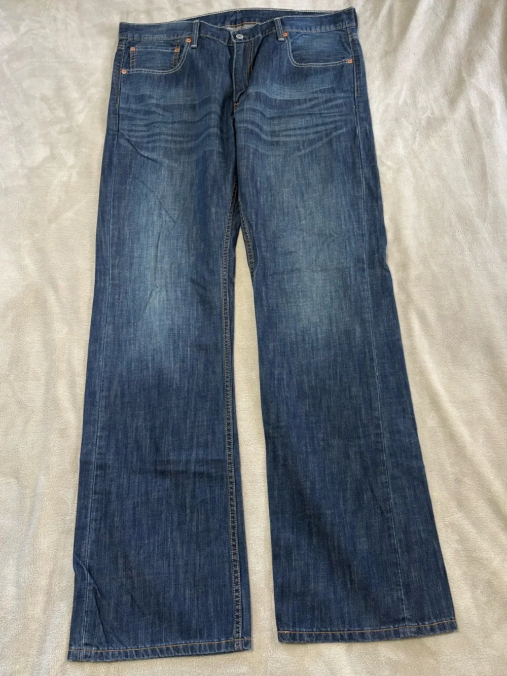 Levis levi 527
